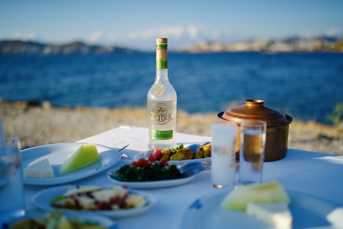 SARI ZEYBEK 70 CL